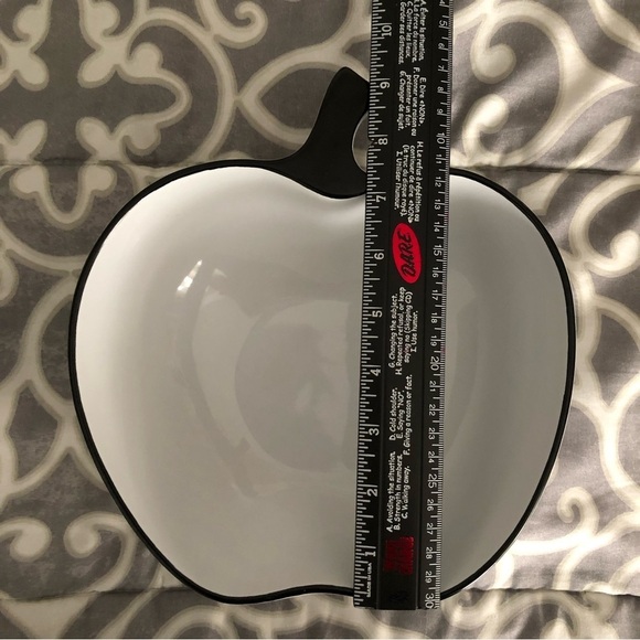 Torre & TAGUS Apple shaped  white bowl with black trim. - Picture 5 of 9